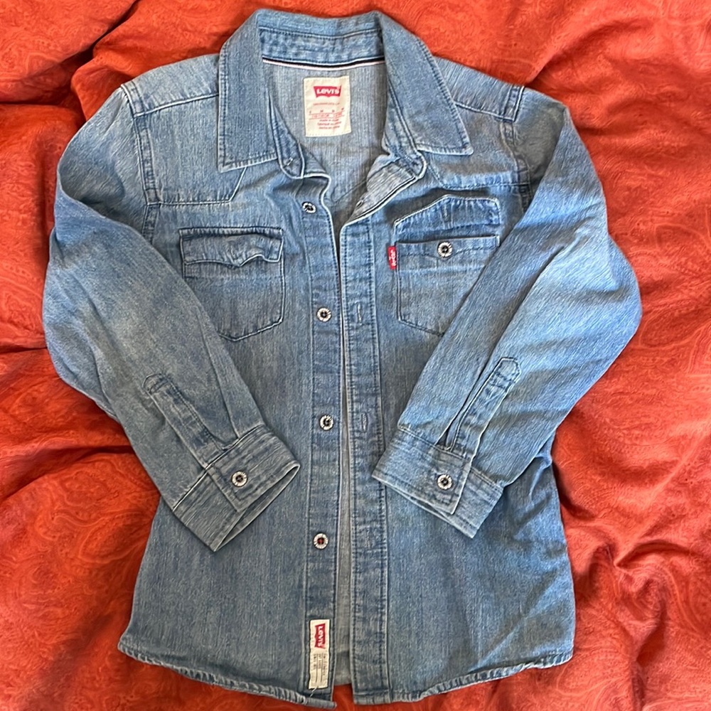 Boys size medium (6) chambray long sleeve shirt